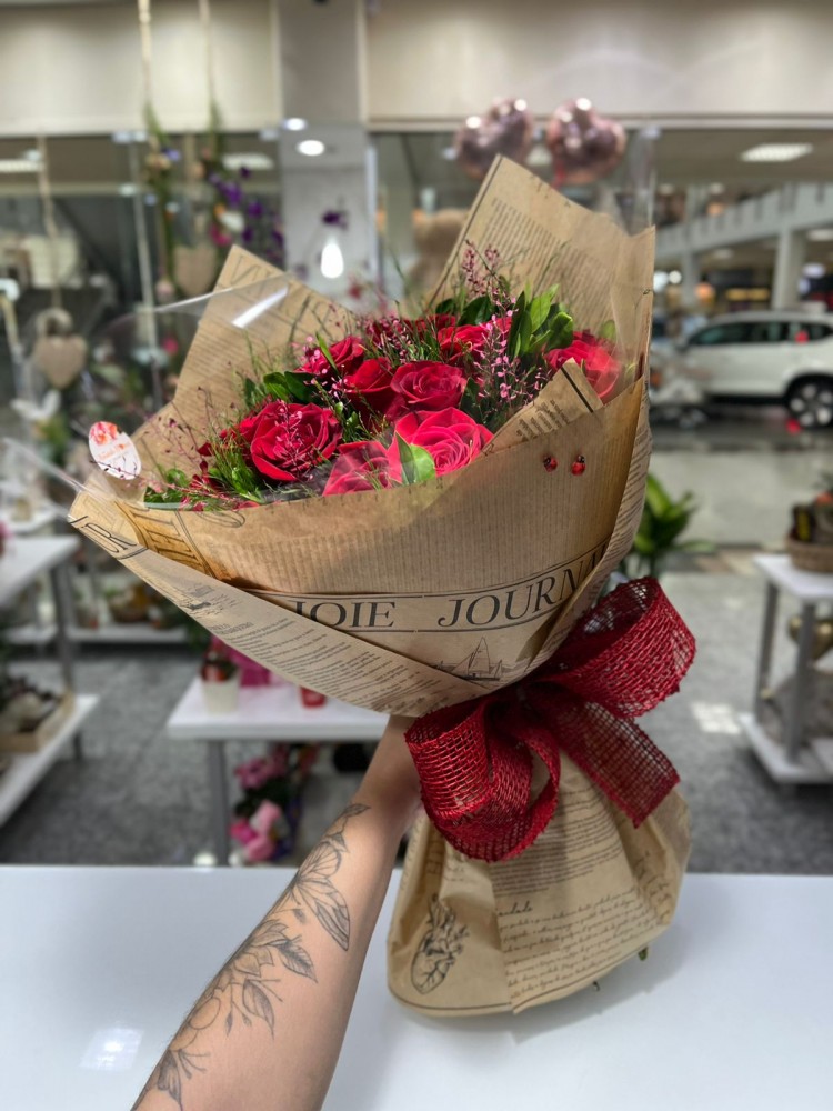 Buquê com 12 Rosas Tradicional 