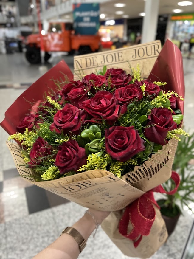 Buquê com 24 Rosas Tradicional 