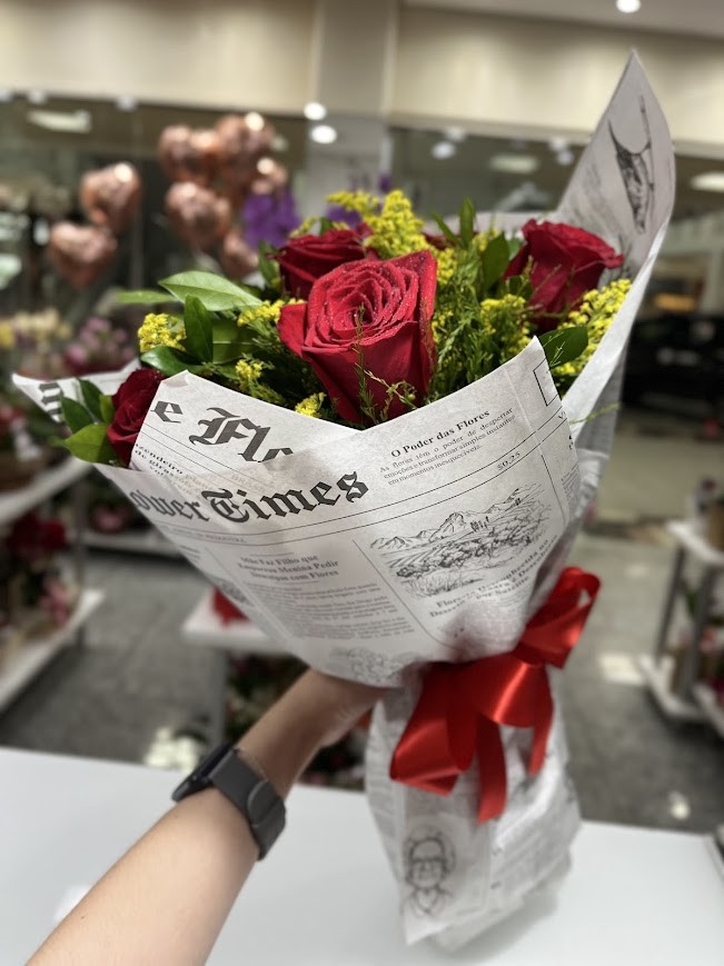 Buquê com 6 Rosas Tradicional 