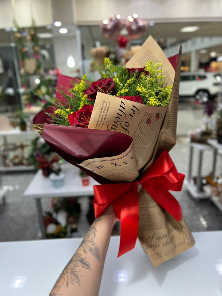 Buquê com 6 Rosas Tradicional 
