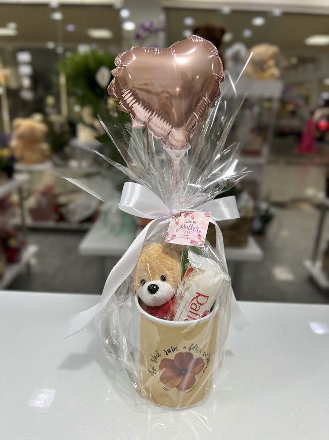 Caneca com Chaveiro e Chocolates ❤️