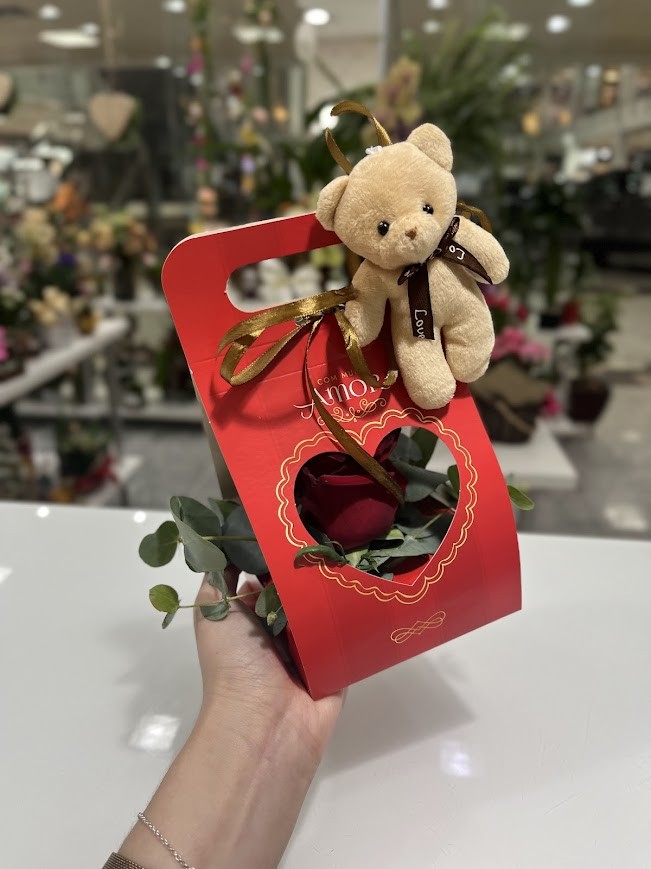 Cestinha com Rosa e Chaveiro 