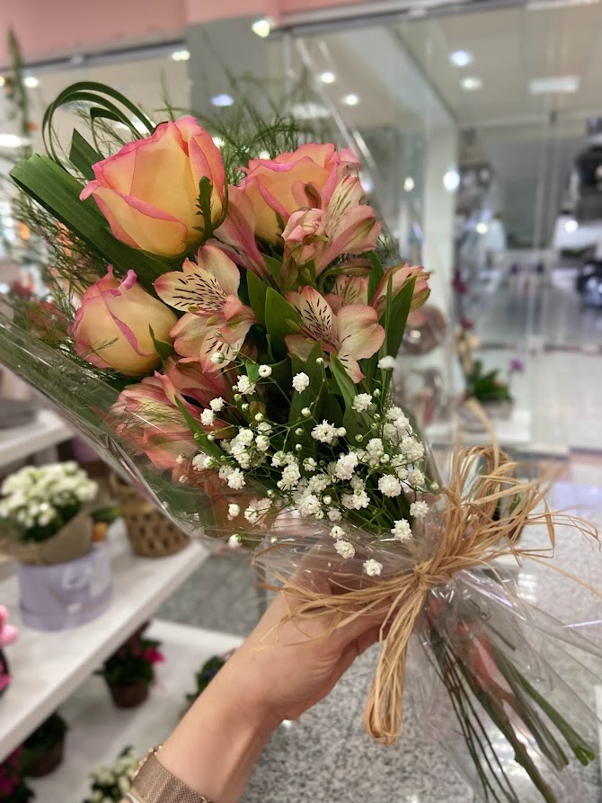 Mini Ramalhete de Rosas Coloridas